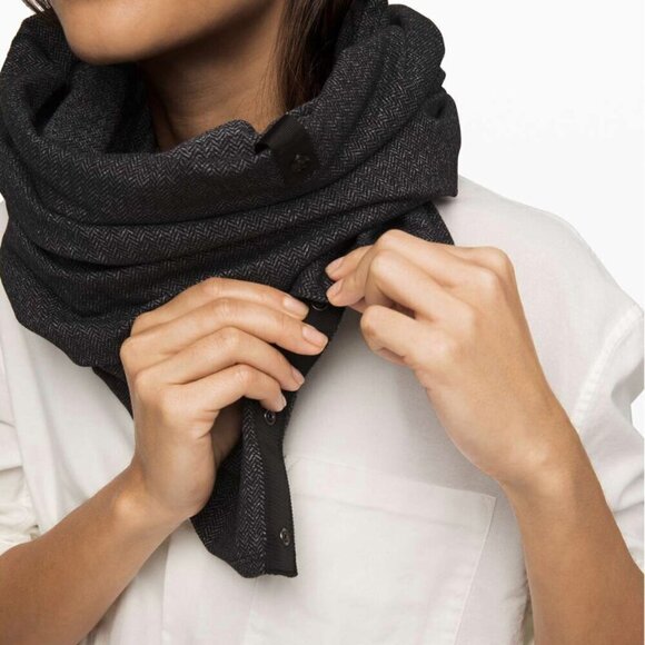 MINT Lululemon Soft Cozy Scarf Wrap Shawl Herringbone Black Gray - Picture 3 of 9